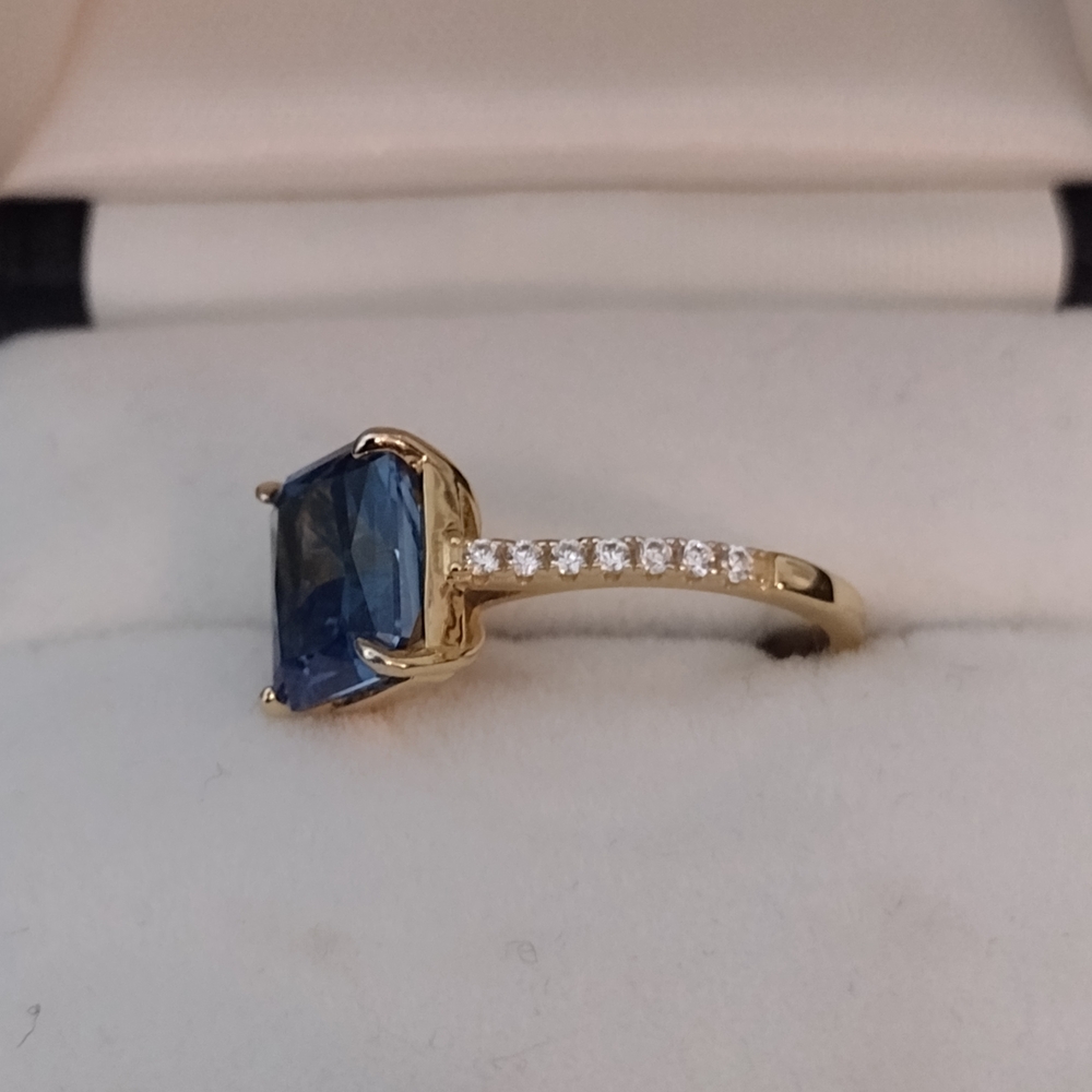Elegant Blue and Gold Ring - Picture 5 of 5